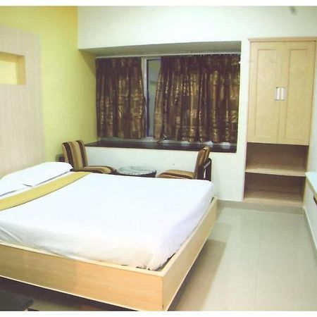 Sri Srinivasa Residency Hotel Kadapa Kültér fotó
