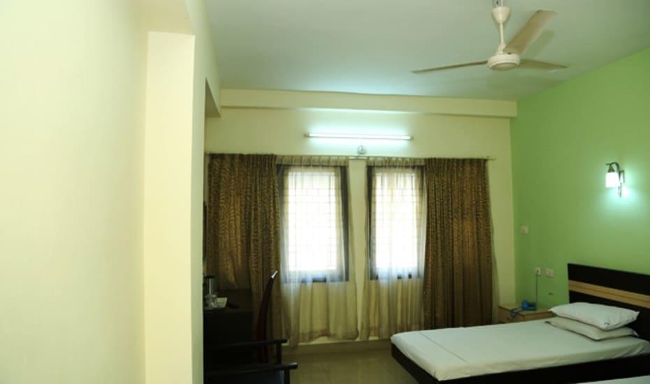 Sri Srinivasa Residency Hotel Kadapa Kültér fotó