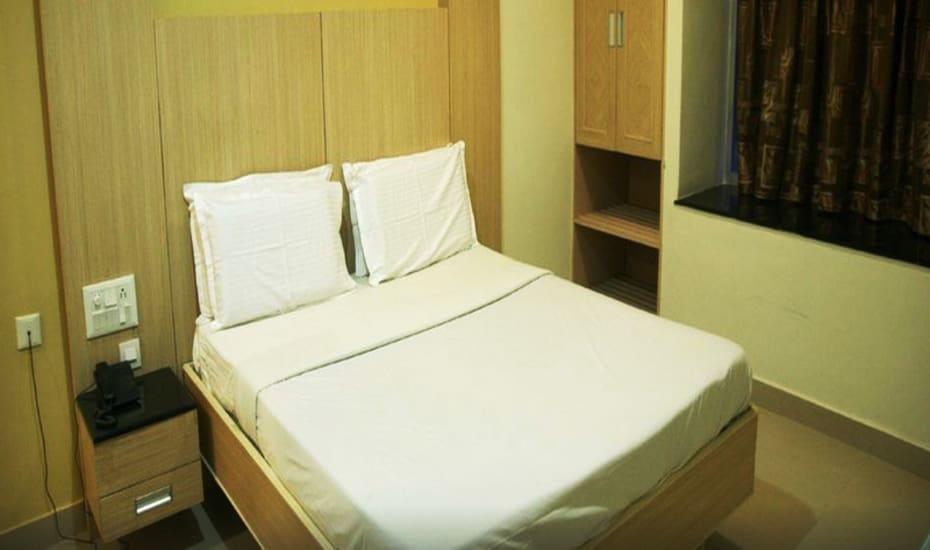 Sri Srinivasa Residency Hotel Kadapa Kültér fotó